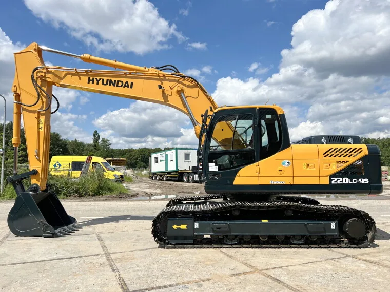 Used Hyundai R220 excavator